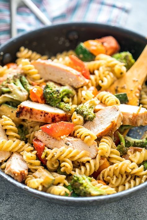 Primavera Chicken, Pasta Primavera With Chicken, Chicken Pasta Primavera, Easy Pasta Primavera, Chicken Primavera Pasta, Pasta Primavera Recipe, Pasta Primavera, Yummy Pasta Recipes, Chicken Pasta Recipes