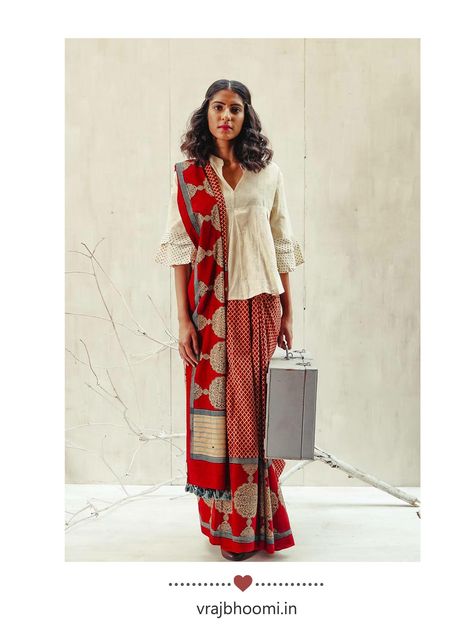 Sari With Long Blouse, Cultural Fusion Fashion, Stylish Saree Look, Western Sari, Fashion Outfits Boho, Indian Street Style, Khadi Sarees, Saree Styling, Saree Drape