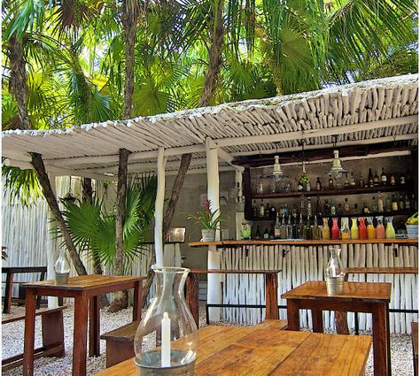 Bar En Plein Air, Juice Bar Design, Bar Exterior, Bar In Casa, Tiki Bars, Backyard Bar, Tiki Hut, Beach Shack, Pool Bar