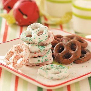 Coated Pretzels, Pretzel Dip Recipes, Easy Candy Recipes, Chocolate Covered Pretzel Rods, Salty Treats, Pretzel Dip, Pretzels Recipe, Chocolate Pretzels, Holiday Candy