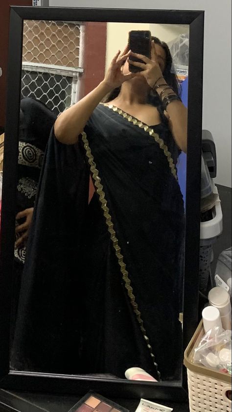 Chubby Girl In Saree, Saree For Chubby Girls, Chubby Girl Outfits, Couple Shadow, Shower Pics, Desi Love, Aesthetic Captions, Fancy Sarees Party Wear, Desi Fashion Casual