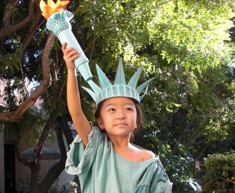 This Statue of Liberty would be great for #AroundtheWorld AND #America theme nights! Diy Statue Of Liberty Costume, Diy Statue Of Liberty, Lady Liberty Costume, Diy Statue, Statue Of Liberty Costume, Music Man Costumes, Statue Of Liberty Crown, Sewing To Sell, Homemade Costumes