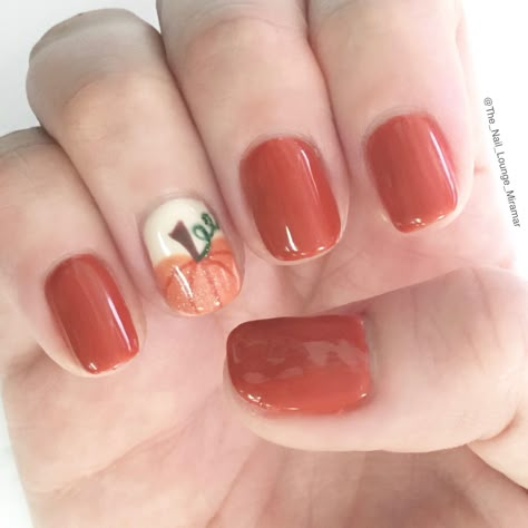 Fall pumpkin nail art design Pumpkin Nail Designs, Stars Nails, Pumpkin Nail Art, Nail Art Halloween, Thanksgiving Nail Art, Unghie Nail Art, Fall Gel Nails, Pumpkin Nails, Fall Nail Art Designs