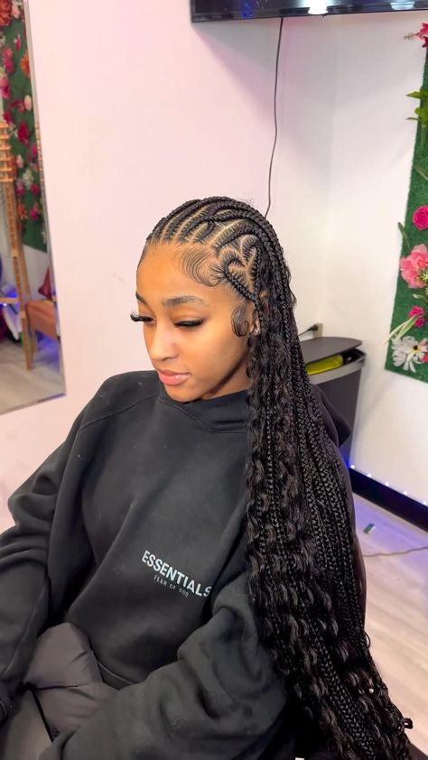 Urban Utopia: Aesthetics in City Backgrounds Twisted Hair, Braided Hairstyles For Black Women Cornrows, Feed In Braids Hairstyles, Box Braids Hairstyles For Black Women, Cute Braided Hairstyles, Braided Cornrow Hairstyles, Cute Box Braids Hairstyles, Quick Braided Hairstyles, Feed In Braid