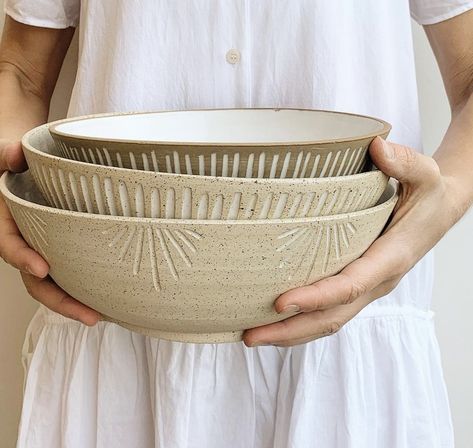 Wheel Thrown Pottery Bowl, Beginner Pottery Bowls, Big Bowls Ceramic, Ceramic Mixing Bowls Handmade, Pottery Nesting Bowls, Nesting Bowls Ceramic Ideas, Easy Pottery Throwing Ideas, Ceramic Bowl Handmade, Pottery Bowl Carving Ideas