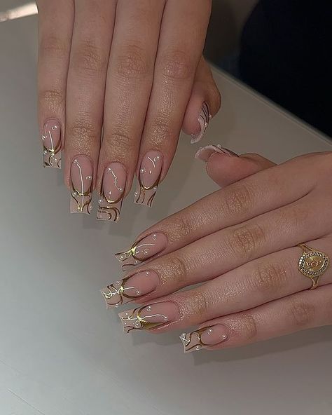 38 French Tips with a Christmas Twist: Holiday Glam - 160grams Square Nails Elegant Design, Pearl Nail Art Designs, Square Shape Nail Designs, Unique Square Nails, Nails 2024 Square, Cute Nail Ideas Square, Simple Unique Nails, Coffin Gold Nails, Elegant Nails Gold