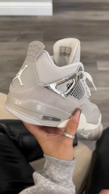 Styling Shoes With Outfits, Jordan’s Women, Best Jordans For Women, Jordans For Women, Shoes Jordan 4s, Jordans Outfit Women, Nike Shoes Woman, Women’s Shoes, Things To Ask For Christmas