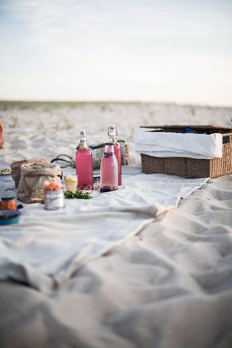 aheartfortheheartless: Portugal Beach Picnic by Beth Kirby Portugal Beach, Perfect Picnic, Picnic Time, Photography Workshops, A Picnic, Summer Dream, Beach Picnic, Summer Picnic, Summer Of Love