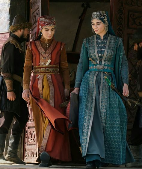 Traditional Iranian Clothing, Iranian Clothes, Middle Eastern Clothing, Arabic Clothing, Turkish Clothing, Turkish Dress, Armor Clothing, Middle Eastern Fashion, Turkish Women Beautiful