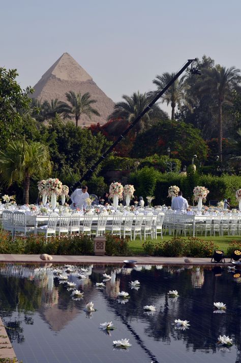 Egypt Wedding Venues, Egypt Photoshoot, Pyramid Wedding, Egypt Wedding, Open Air Wedding, Egyptian Wedding, Wedding Ambiance, Muslimah Wedding Dress, Muslimah Wedding