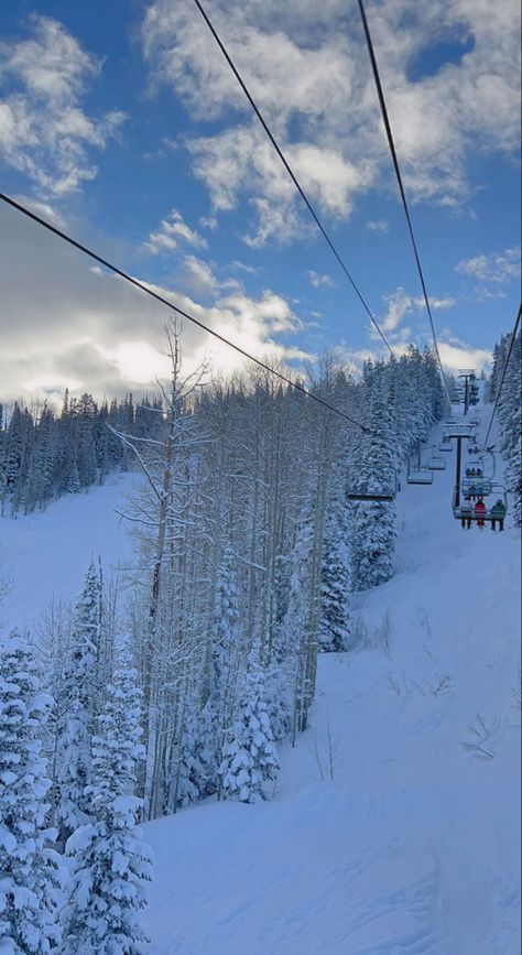 Canada Skiing, Aussie Winter, Skiing Holiday Aesthetic, Utah Snowboarding, Whistler Snowboarding, Snowboarding Mountains, Skiing Aesthetic, Ski Bunnies, Utah Skiing