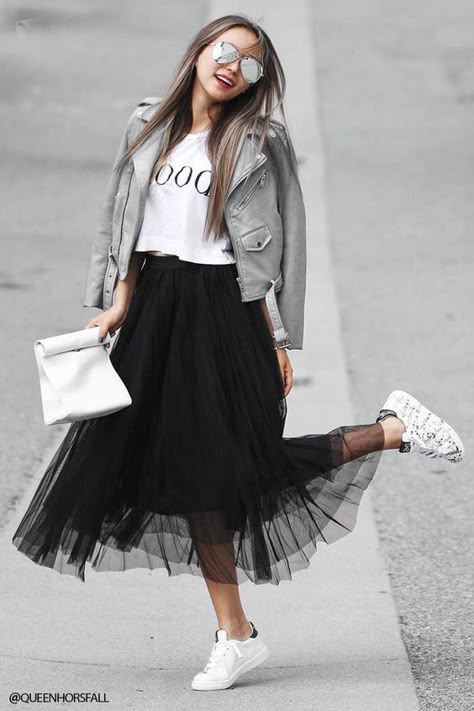 Tulle Skirt Outfit, Long Tulle Skirt, Gaun Koktail, Black Tulle Skirt, Tulle Skirts Outfit, Skirt Tutu, Skirt Diy, Tulle Skirts, Skirt And Sneakers