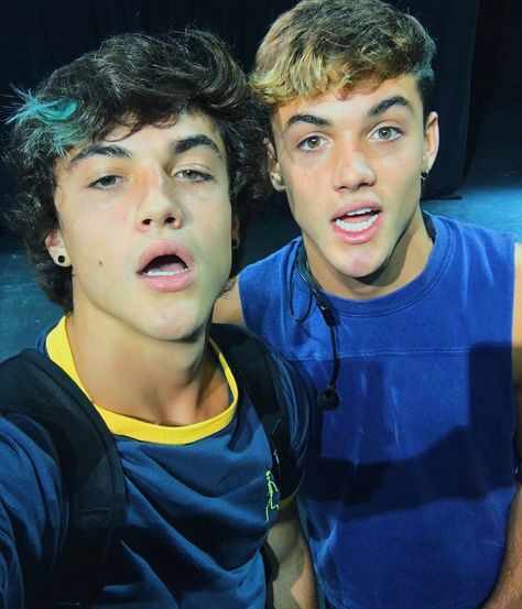 #wattpad #fanfiction 😈Derek Luh; 🤤Nate Maloney A.K.A. Sk8; 😈Dillon Rupp; 🤤Sammy Wilk; 😈John Swift A.K.A. Swazz; Dolan Twins 2016, Twins Wallpaper, Dolan Twins Wallpaper, Dollan Twins, Ethan And Grayson Dolan, Cute Twins, Ethan Dolan, Grayson Dolan, Identical Twins