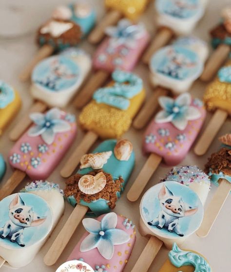 Moana Treats, Moana Birthday Cake Pops, Moana Cake Pops, Moana Dessert Table, Moana Cakesicles, Moana Cookies Birthday, Moana Treats Ideas, Moana Cookies Ideas, Moana Theme Cookies