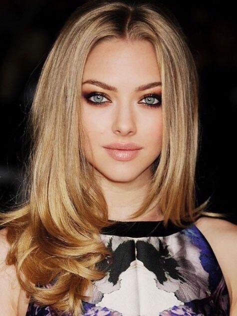 amanda seyfried Amanda Seyfried Hair, Stars Hairstyles, Minimalist Beauty Routine, Wide Set Eyes, Letters To Juliet, Coin Photo, Blonde Actresses, Nude Lips, Logan Lerman