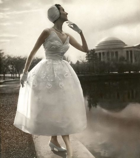 Dorian Leigh in a bouffant short evening dress of white Swiss organdy by Ceil Chapman. Photo by Toni Frissell. Vogue, April 1, 1950. Toni Frissell, Bouffant Dress, Dorian Leigh, Ceil Chapman, Short Evening Dress, Vintage Evening Gowns, 1950’s Fashion, 1950 Fashion, White Ball Gowns