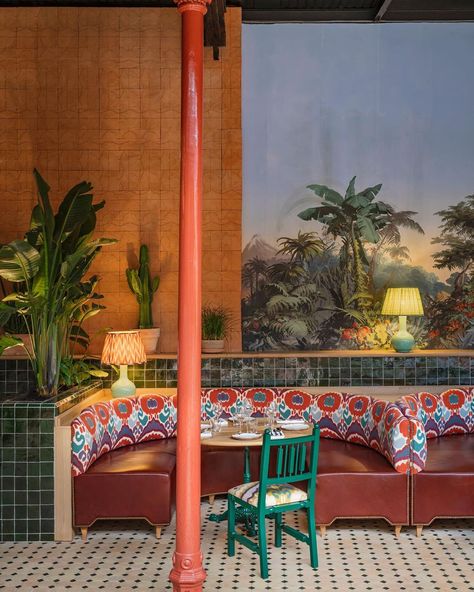 “Taraz” print from Le Manach at @la_gare_ in Paris by @lauragonzalezofficiel ! #lemanach #pierrefrey #interiordesign #restaurant #homedecor Laura Gonzalez, Organic Palette, Paris Design, Style Deco, Interior Architect, Pierre Frey, Restaurant Interior Design, Hospitality Design, Hotel Design