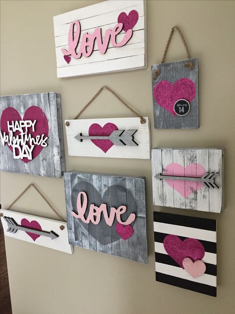 Valentines Day Signs Diy, Valentines Wall Art, Valentines Day Craft Ideas, Valentine Craft Decorations, Valentine Wood Crafts, Diy Valentines Day Wreath, Valentines Party Decor, Cuadros Diy, Valentine Art Projects