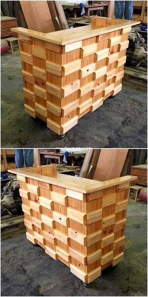 There are over 16,000 (!) woodworking plans which you can download instantly. You will not be disappointed with this one as I have tried some of the others and they were lacking in the instructions which they gave and were hard to understand. #Woodworking #woodworkingplans #woodworkingideas #Woodworkingprojects #Woodworkers #Tedswoodworking Bar Con Pallet, Wood Pallet Tables, Pallet Bar Diy, Pallet Bar, Pallet Designs, Amazing Woodworking, Pallet Decor, Wooden Pallet Projects, Diy Bar