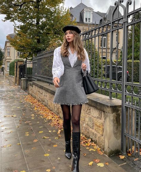 Anastasia Ferreira, The Upper East Side, Elegant Outfit Classy, Diy Halloween Decor, Classic Preppy, Paris Outfits, Halloween Snacks, Upper East Side, 가을 패��션