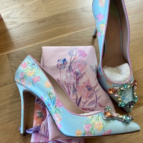 Sophia Webster x LoveShackFancy Margaux Heels sz Women's 40 (10) Sophie Webster Shoes, Artists Way, Sophia Webster Shoes, Rainbow Crystal, Classic Pumps, Sophia Webster, Shoe Lover, Exclusive Collection, Stiletto Heels