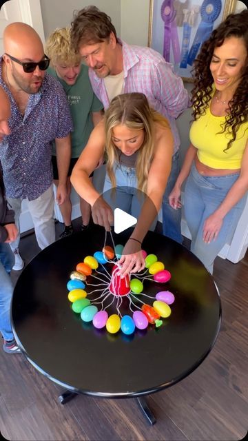 Egg Roulette, Christmas Bazaar Crafts, Fun Holiday Games, Family Games Outdoor, Easter Bunny Treats, Outdoor Party Games, Drinking Games For Parties, Easter Games, Family Party Games