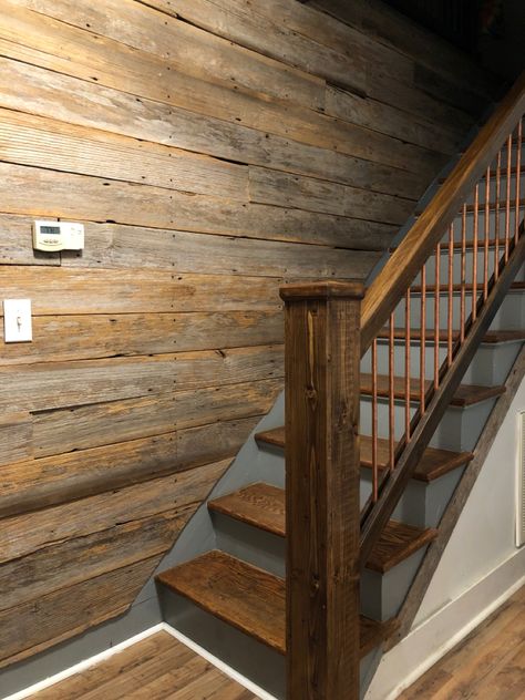 Rustic Staircase Ideas, Rustic Staircase Design, Stair Accent, Cabin Staircase, Mountain Stairs, Stairs Farmhouse, Stair Accent Wall, Cottage Basement, Farmhouse Stairs