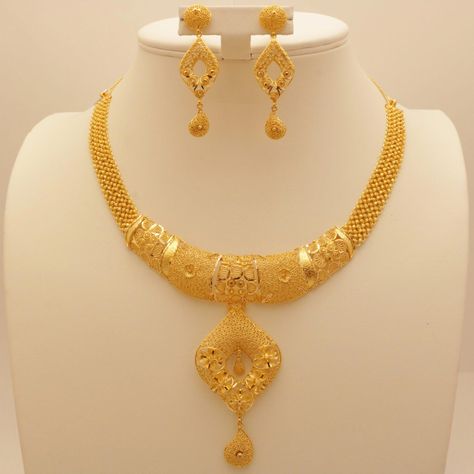 Zoniraz is counted as the top and No.1 Online Jewellery Store in India. It is one stop shopping destination for the best Indian Jewellery. Pure Gold Jewellery, Gold Necklace Indian, Gold Necklace Indian Bridal Jewelry, Gold Bridal Jewellery Sets, Gold Jewelry Sets, Gold Jewelry Earrings, Gold Fashion Necklace, Gold Jewelry Necklace, Gold Jewellery Design Necklaces