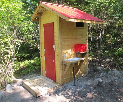 Outhouse Plans How To Build, Diy Outhouse Plans, How To Build An Outhouse, Diy Outhouse, Building An Outhouse, Outhouse Plans, Outside Bathroom, Outhouse Ideas, Garden Toilet