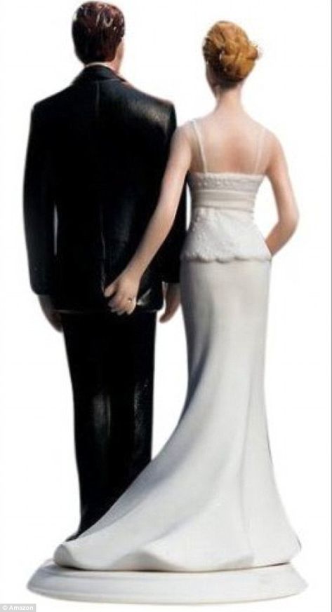 Are these the most inappropriate wedding cake toppers? Bizarre figurines that could send your guests running from the reception Bridal Cake Topper, 25 Anniversary Cake, Funny Wedding Cakes, Funny Wedding Cake Toppers, Wedding Cake Toppers Unique, Renewal Wedding, Wedding Renewal Vows, Wedding Anniversary Cake, Wedding Cakes With Cupcakes