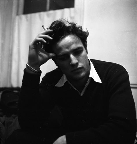 Marlon Brando Fashion, Marlon Brando Style, 1950s Actors, Marlon Brando Eye Roll, Marlon Brando Wife, Marlon Brando James Dean, Ali Larter, Look Magazine, Hollywood Men