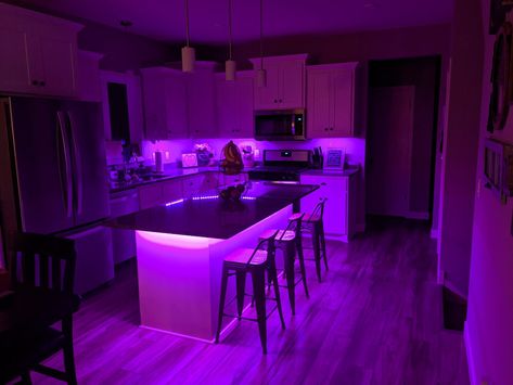 Apartment Decorating Purple, Vibey Apartment Kitchen, Vibey Kitchen, Purple Apartment Decor, Baddie House Decor, Small Workout Room Ideas, Purple Apartment, Vibey Apartment, Baddie Apartment