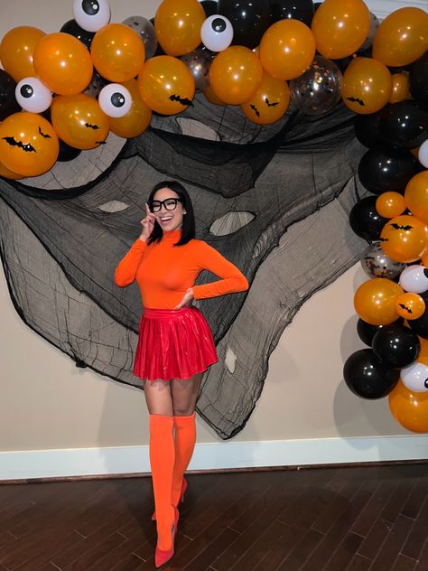 Velma And Scooby Costume, Thelma Costume, Velma Photoshoot, Velma And Shaggy Costume Couple, Cute Velma Costume, Velma Costume Diy, Hot Velma Halloween Costume, Diy Velma Costume, Halloween Costumes Velma