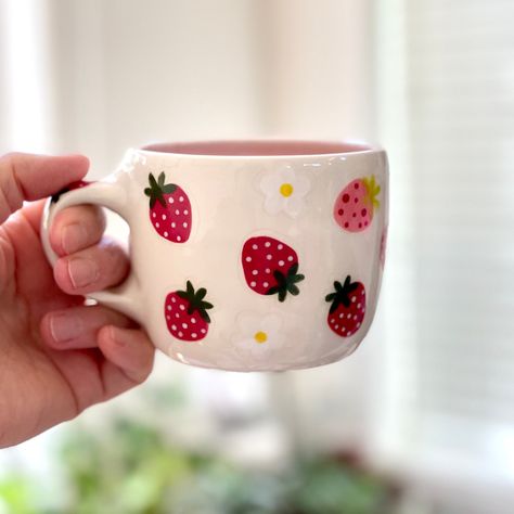 Cute Pottery Painting Ideas Fruit, Strawberry Pottery Painting, Painting Pottery Ideas Easy, Color Me Mine Ideas, Pottery Painting Ideas Easy, Tea Cups Diy, Beautiful Kitchenware, May Art, Pottery Cafe