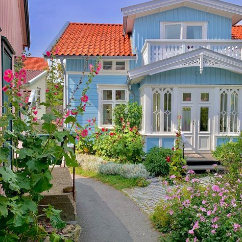 #sweden #summer #westcoast #flowers Sweden House Interior, Sweden Summer Aesthetic, Swedish Summer Aesthetic, Scandinavian Summer House, Swedish Summer House, Swedish Country House, Sweden Aesthetic, Sweden Summer, Cafe Exterior