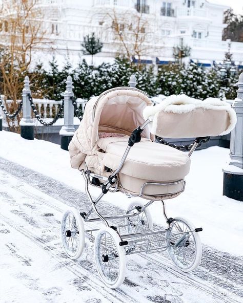 HESBA on Instagram: “Condor Coupé Leinen beige gesteppt ♥️ thx for sharing your lovely picture @diana_2121k 🥰  #hesba #hesbaby #kinderwagen #pram #stroller…” Baby Pram, Jeep Stroller, Quinny Stroller, Quad Stroller, Yoyo Stroller, Twin Strollers Infants, Vintage Stroller, Luxury Stroller, Pet Strollers