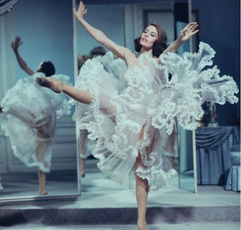 juni on X: "thinking of Cyd Charisse and her beauty in Silk Stockings, 1957. https://t.co/4bS23AJXii" / X Beatiful Aesthetic, Helen Rose, Cyd Charisse, Hollywood Costume, Fairy Artwork, Woman Movie, Silk Stockings, Wow Video, Classic Films