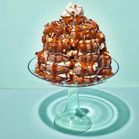 Apple Cider Doughnut Tower Doughnut Tower, Apple Cider Doughnut, Delicious Halloween Desserts, Donut Tower, Quick Dessert Recipes, Fall Desserts Easy, Caramel Topping, Apple Cider Donuts, Doughnut Recipe