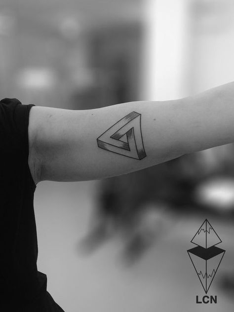 Infinite Triangle Tattoo, Penrose Tattoo, Penrose Triangle Tattoo, Small Tattoos Stencil, Infinite Triangle, Small Tattoos Women, Tattoos Stencil, Tattoo Homme, Women Small Tattoos