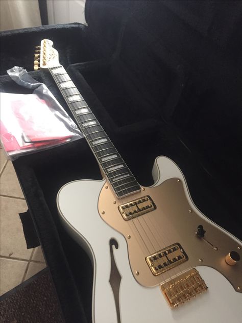 Fender Super Deluxe Telecaster (ltd edition) probably closest thing to White Chicken. White And Gold Guitar, White Telecaster, Pretty Guitars, Telecaster Guitar, Grunge Boy, Custom Ideas, White Chicken, Electric Guitars, Cool Guitar