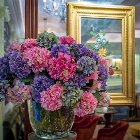 Refresh any room effortlessly with a new pulbrook and gould arrangement. No watering required! These stunning arrangements are artfully composed with faux hydrangeas! #pulbrookandgould #londonflorist #fauxflowers #hydrangeas #homedecor #realisticflowers #lastingimpression Hydrangea Vase Arrangement, Hydrangea Arrangement, Hydrangea Vase, Flowers London, Purple Hydrangea, Hydrangea Arrangements, Faux Hydrangea, Hydrangea Purple, Vase Arrangements