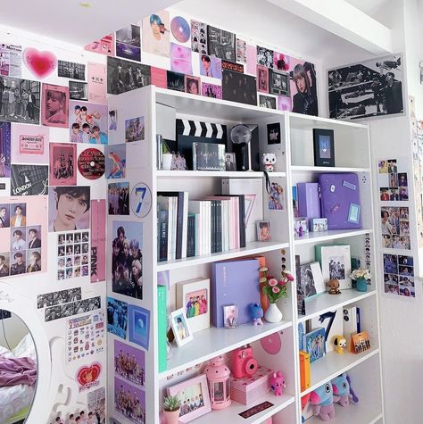 Kpop Display Ideas, K Pop Shelf Ideas, K Pop Bedroom Ideas, K Pop Album Shelf, Kpop Cd Display, Kpop Fan Room, Shelf Decor Kpop, K Pop Shelf Aesthetic, Kpop Collection Aesthetic Room