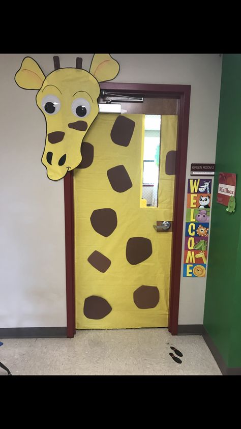 Giraffe themed classroom door Safari Vbs, Vbs Jungle, Giraffe Room, Safari Crafts, Weird Animals Vbs, Jungle Crafts, Lifeway Vbs, Jungle Theme Classroom, Ten Plagues