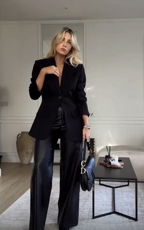 How To Style Leather Pants, Office Party Outfits, Best Fall Outfits, Blazer Outfits For Women, Chique Outfits, Event Outfit, Looks Black, Night Out Outfit, Cozy Vibes