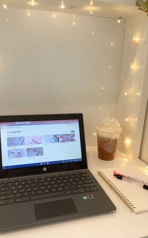 notion pink minimalist aesthetic desk inspo fairy lights starbucks Desk With Fairy Lights, Desk Fairy Lights, Fairy Lights Desk, Pink Minimalist Aesthetic, Desk Fairy, Pink Minimalist, Aesthetic Desk, Study Decor, Uni Room