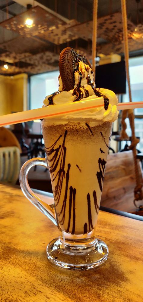 Oreo shake!! What are you waiting for...😋😍 Oreo Shake Snapchat Story, Oreo Shake Snap, Shake Snap, Korea Cafe, Oreo Shake, Wallpaper Flowers, Android Wallpaper Flowers, Food Blogs, Bts Dancing