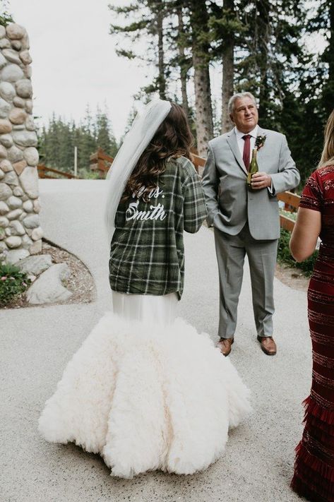 Flannel Over Wedding Dress, Flannel Wedding Dress, Wedding Flannel, Bride Flannel, Flannel Wedding, Country Wedding Bridesmaids, Alaskan Wedding, Open Air Wedding, Plaid Wedding