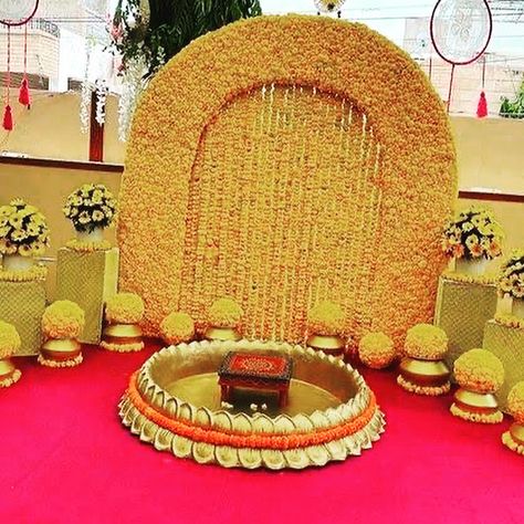 Urli Rental Haldi Decoration Ideas, Haldi Ceremony Decorations, Haldi Decoration, Small Wedding Decor, Haldi Decor, Wedding Hall Decorations, Wedding Decor Photos, Desi Wedding Decor, Mandap Decor