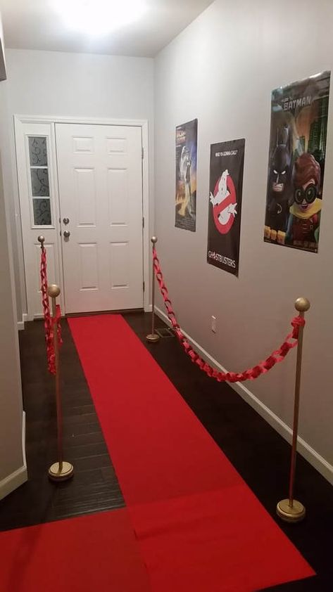 Red Carpet Party Decorations, Diy Red Carpet, Red Carpet Ropes, Hollywood Theme Party Decorations, Red Carpet Decorations, Red Carpet Sweet 16, Red Carpet Theme Party, Movie Theater Party, Red Carpet Backdrop