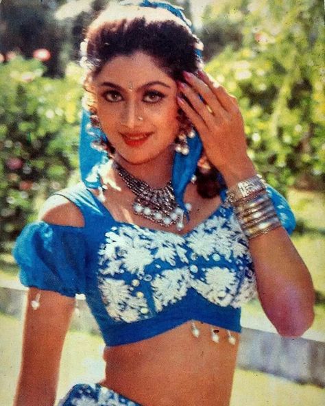 #muvyz051417 #BollywoodFlashback #90s #ShilpaShetty @theshilpashetty #muvyz #instapic #instagood #instadaily Shilpa Shetty 90s, 90s Actresses, Shilpa Shetty, Girl Trends, Vintage Bollywood, Beautiful Dress Designs, Bollywood Actors, India Beauty, Bollywood Actress